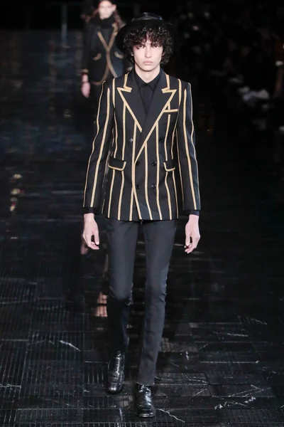 Look 4